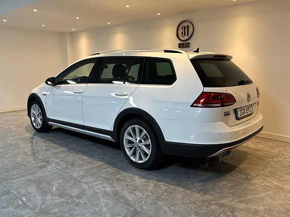 Volkswagen Golf Alltrack 3 of 5