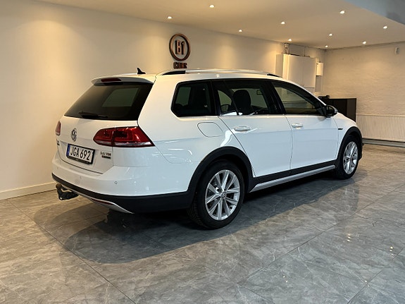 Volkswagen Golf Alltrack 4 of 5