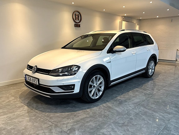 Volkswagen Golf Alltrack 2 of 5