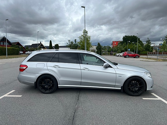 Mercedes-Benz E350 3 of 5