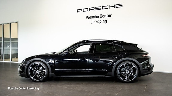 Porsche Taycan Cross Turismo 4 of 5