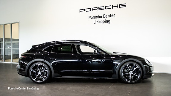 Porsche Taycan Cross Turismo 3 of 5