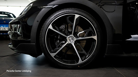 Porsche Taycan 4 9 of 24