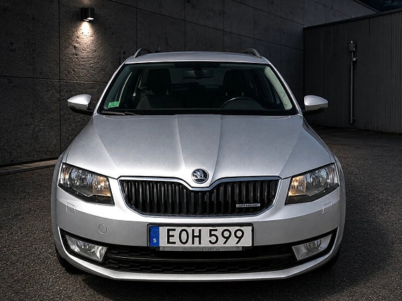 Skoda Octavia 2 of 5