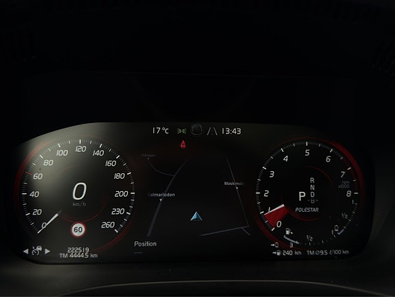 Volvo XC60 16 of 25