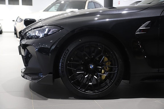 BMW M3 3 of 5