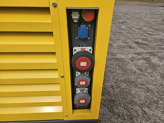 Atlas Copco QAS 30, Ny 28kVA generator 7 of 9