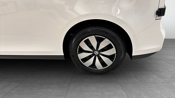 Volkswagen ID. Buzz 6 of 12