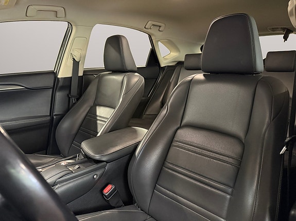 Lexus NX300h 9 of 22