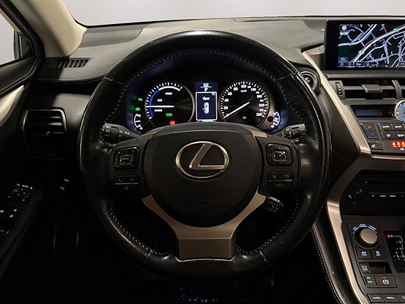 Lexus NX300h 14 of 22