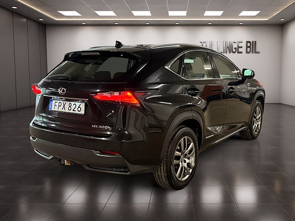 Lexus NX300h 5 of 5
