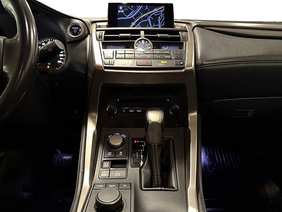 Lexus NX300h 15 of 22