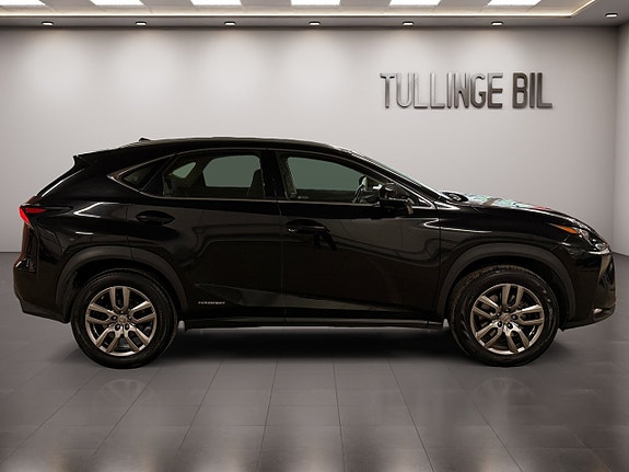 Lexus NX300h 6 of 22
