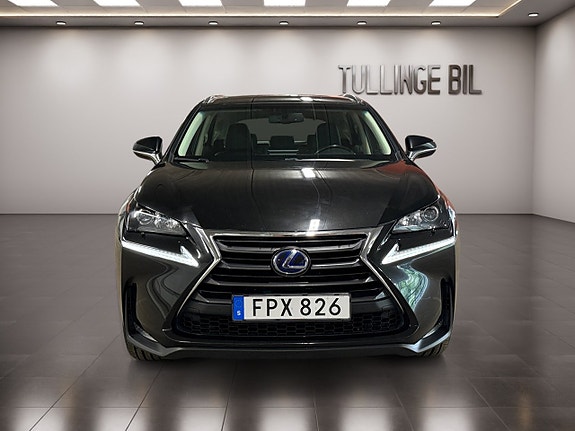 Lexus NX300h 8 of 22