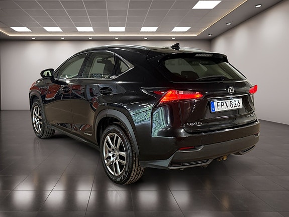 Lexus NX300h 3 of 5