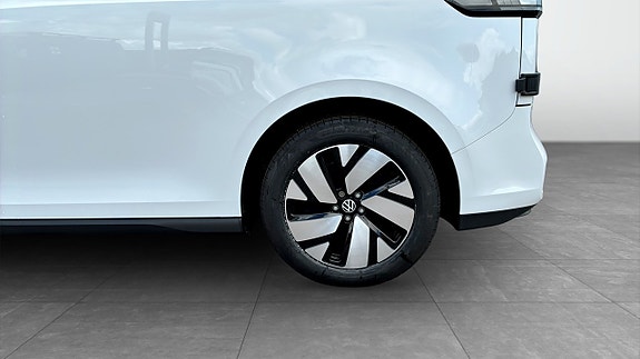 Volkswagen ID. Buzz 6 of 11
