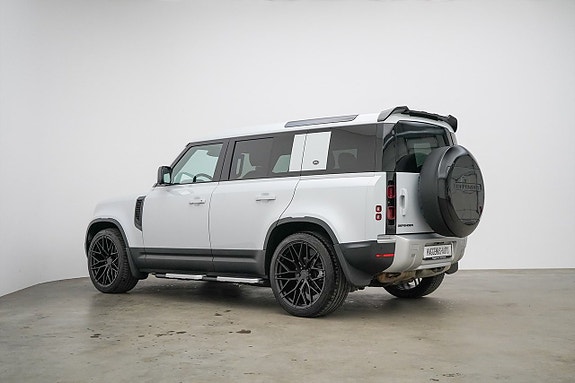 Land Rover Defender 110 4 of 5