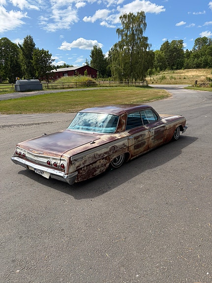 Chevrolet Impala 2 of 5