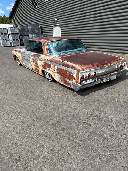 Chevrolet Impala 3 of 5