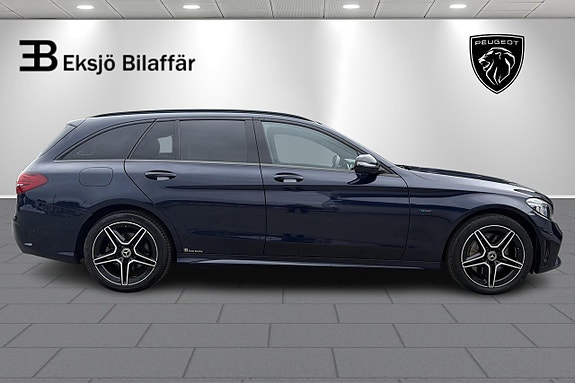 Mercedes-Benz C300 4 of 5