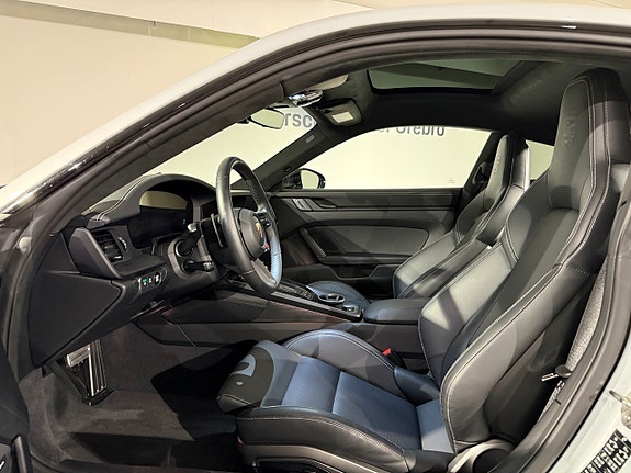 Porsche 911 Carrera 4 GTS 13 of 19