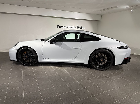 Porsche 911 Carrera 4 GTS 9 of 19