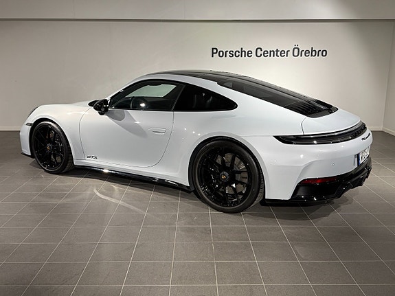Porsche 911 Carrera 4 GTS 10 of 19