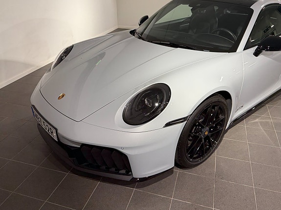 Porsche 911 Carrera 4 GTS 8 of 19