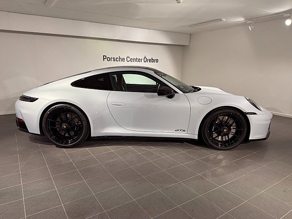 Porsche 911 Carrera 4 GTS 4 of 5