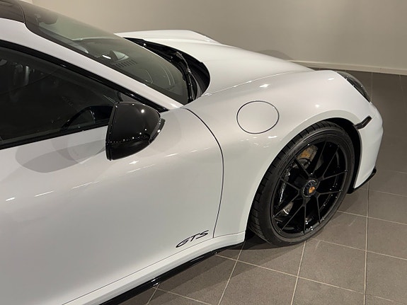 Porsche 911 Carrera 4 GTS 7 of 19