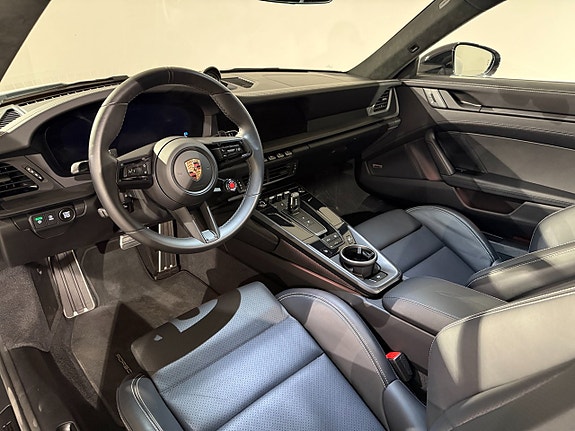 Porsche 911 Carrera 4 GTS 11 of 19