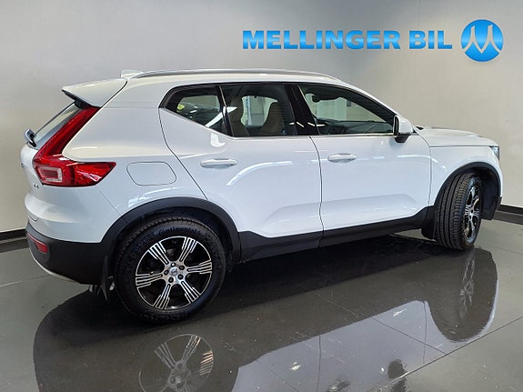 Volvo XC40 3 of 5