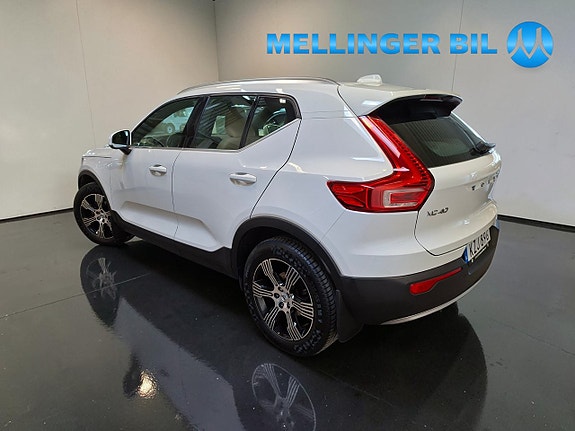 Volvo XC40 4 of 5