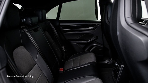 Porsche Macan 4 20 of 23