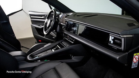 Porsche Macan 4 22 of 23