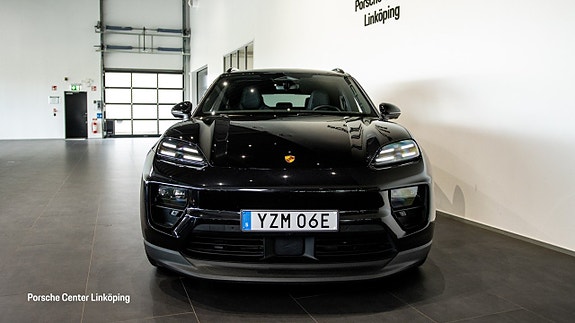 Porsche Macan 4 2 of 5