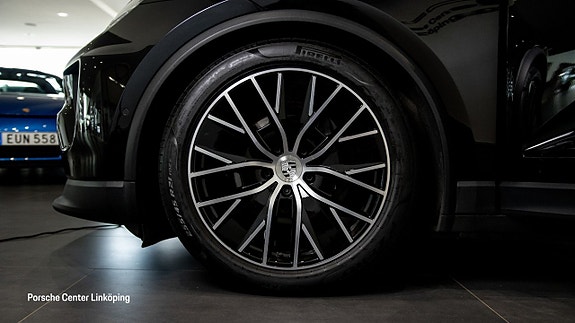 Porsche Macan 4 9 of 23