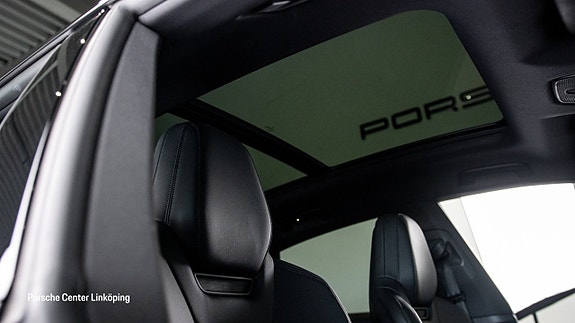 Porsche Macan 4 21 of 23