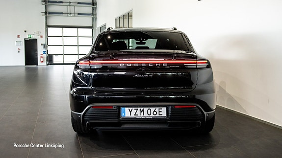 Porsche Macan 4 6 of 23
