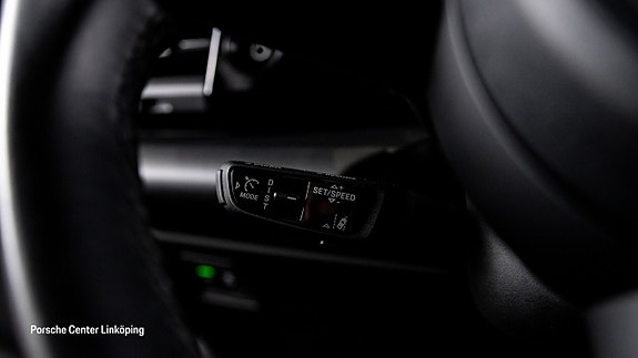 Porsche Macan 4 17 of 23