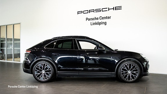 Porsche Macan 4 3 of 5