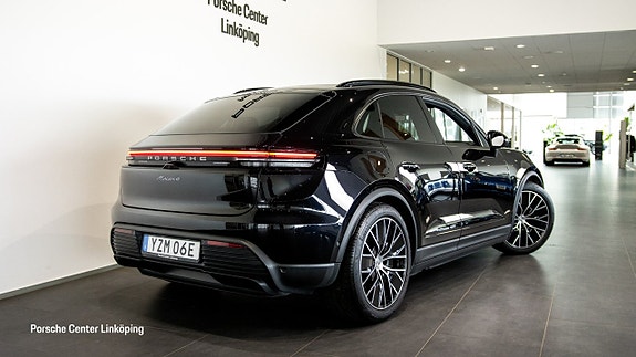 Porsche Macan 4 8 of 23