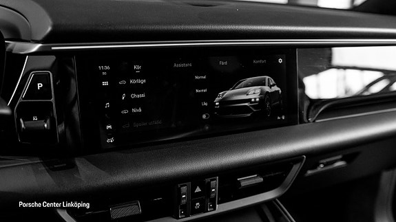 Porsche Macan 4 15 of 23