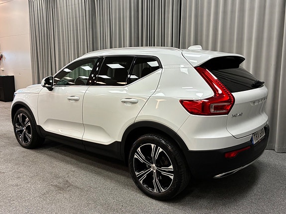 Volvo XC40 3 of 5