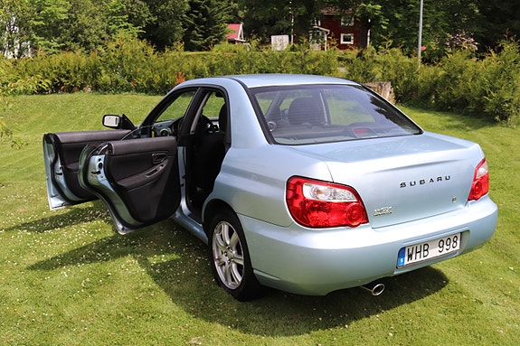 Subaru Impreza 4 of 5