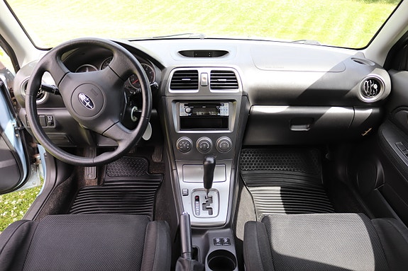 Subaru Impreza 6 of 7
