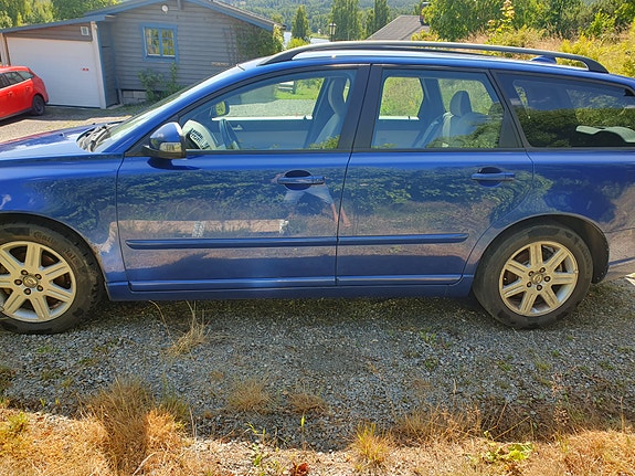 Volvo V50 3 of 26
