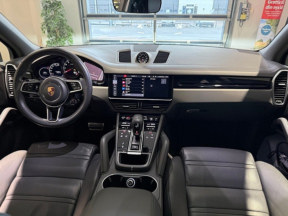 Porsche Cayenne S 13 of 30
