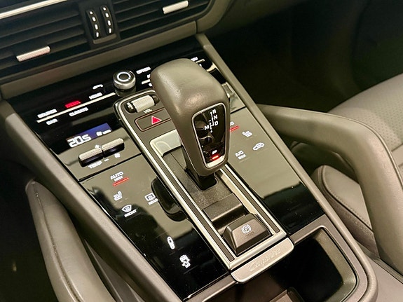 Porsche Cayenne S 15 of 30