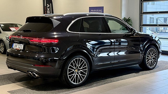 Porsche Cayenne S 4 of 5